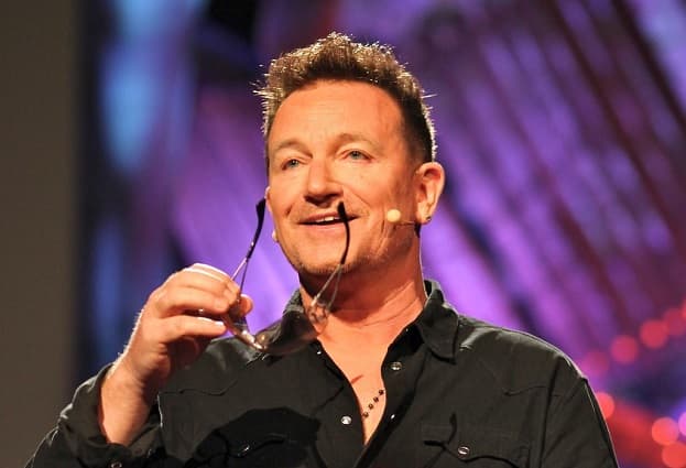 Chanteur anglais annee 80 Bono